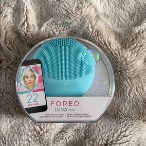 Foreo Luna Facial Cleaning Brush/Skin Analyzer
